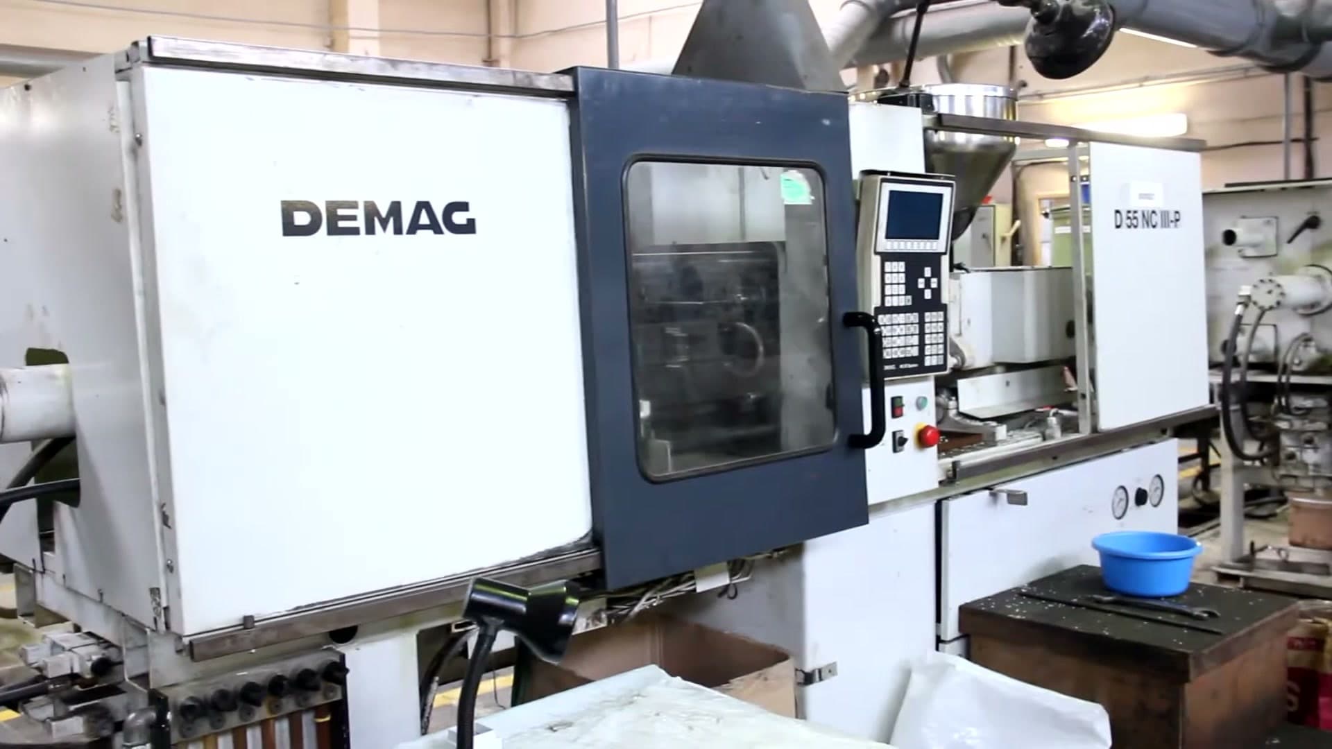 Термопластавтомат Demag в цехе